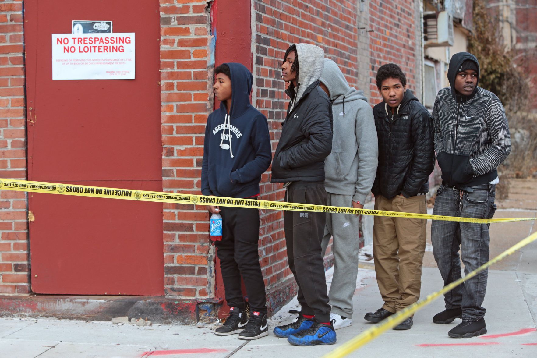 Man fatally shot by St. Louis officer after pointing gun at police, chief says